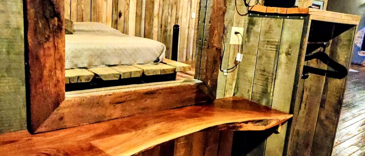 Hocking Hills Rusty Lofts Apartment โลแกน ภายนอก รูปภาพ